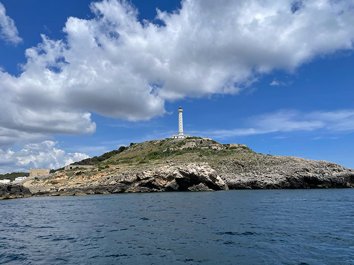 VeroSinmapa's tweet image. #NUEVO 🤩Hay un lugar en #Italia donde “se acaba” la tierra: Santa Maria di Leuca

⛵️Donde el Adriático y el Jónico se abrazan (y puedes  darte un chapuzón allí)

😎 Poco conocido… pero absolutamente mágico

📍Te cuento por qué deberías ir (y qué ver) ⇨ sinmapa.net/que-ver-en-san…