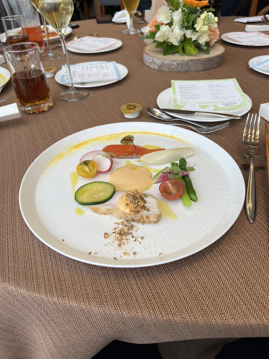 xP01world_x tweet media