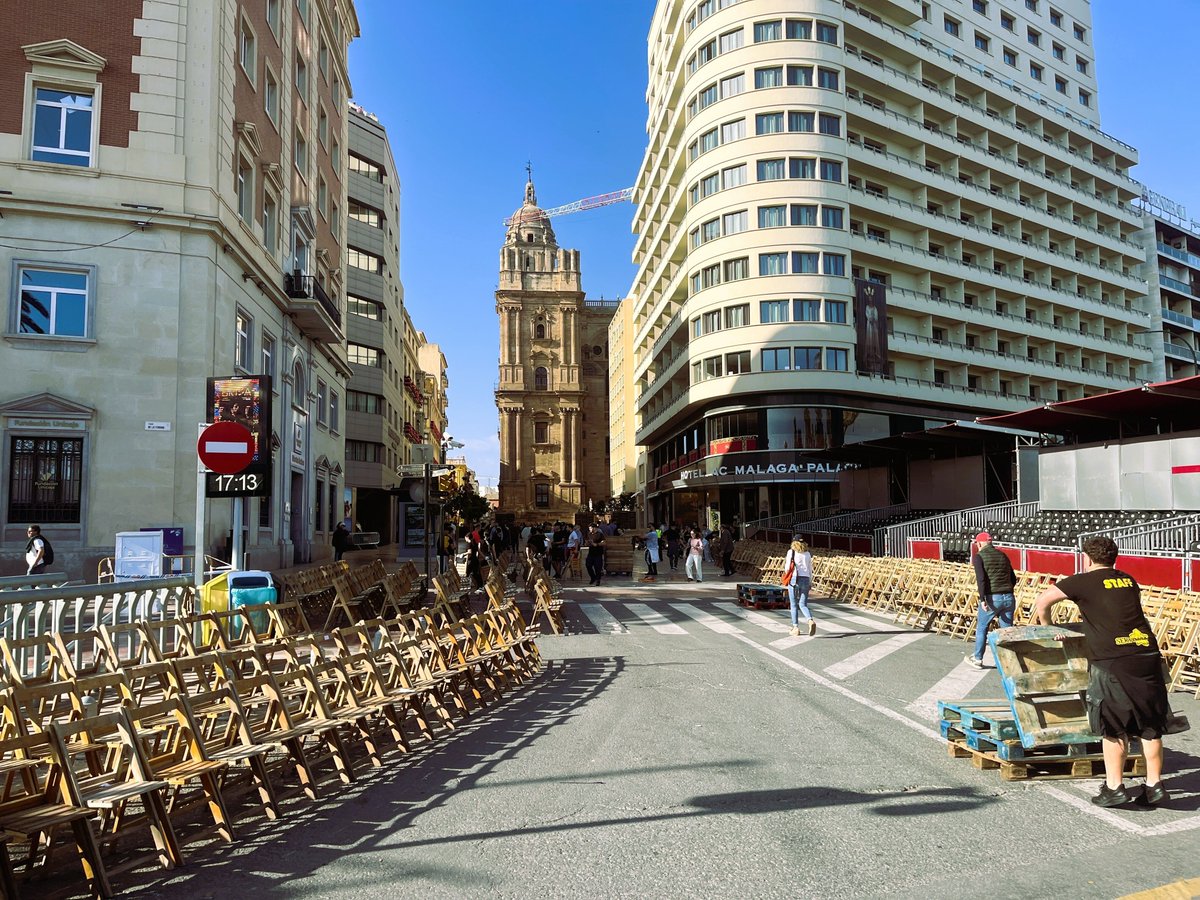 MalagaGuru's tweet photo. Scenes in Malaga yesterday as the final touches were being applied ahead of the start of Semana Santa ✝

Chairs set out, routes organised and everything in place for the processions to begin later 𝐭𝐨𝐝𝐚𝐲, Palm Sunday 🌴

#SemanaSanta2026 #SemanaSantaMalaga #EasterinSpain https://t.co/X04Unde4qU