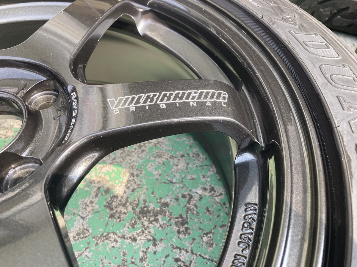 muramo_roadster's tweet photo. 中古パーツ情報
RAYS　VOLK RACING　G025　ND1.5L純正サイズ
初めて見ました
VOLK RACING　G025
　１６インチ6.5J+45　PCD１００　４穴　
マットガンブラック/リムエッジDC（MK）
　タイヤ　195-50-16　BSアドレナリン　7部山

メーカーHP
https://t.co/iKAgY26DFB

RAYSVOLK RACING　TE3７SONIC　16インチ6.5J+45
PCD１００　4穴　MMカラー　4本セット
※タイヤは無し外します
新品定価　259,600円を180,000円

お問い合わせ先
村上モータース
https://t.co/zbW70QP46G