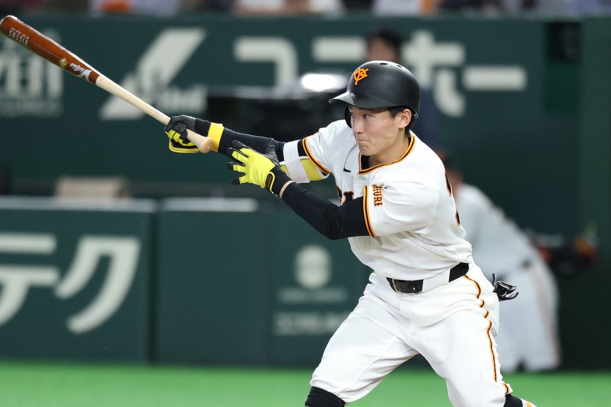 四回裏】巨人 3-5 阪神 一死から #浦田俊輔 選手がライトに二塁打を放つ👍