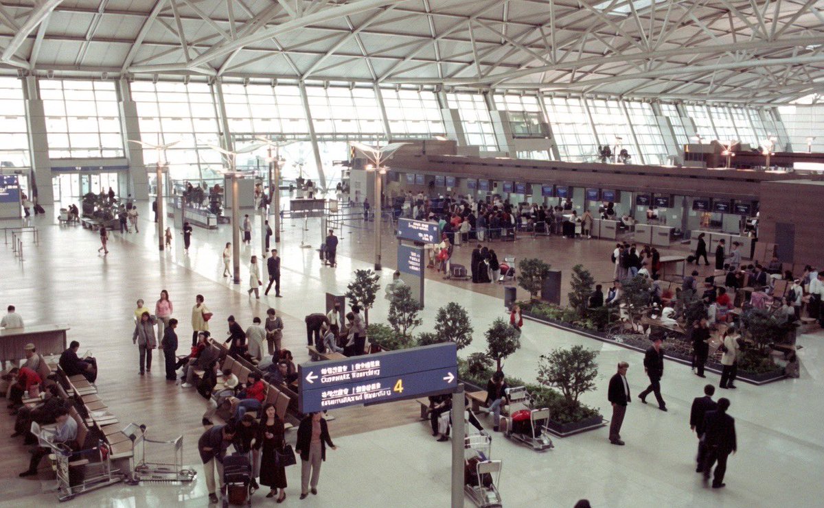 2001 Live tweet media