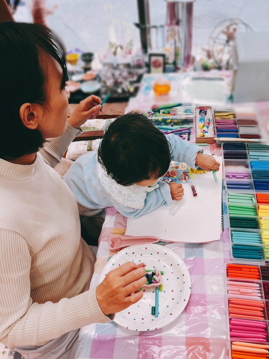 先日、息子と一緒に手作りクレヨンのワークショップに参加してきました🖍️
図工が大の苦手な私でも簡単に作れました🤣

instagram.com/p/DWdLKM2k_JH/…