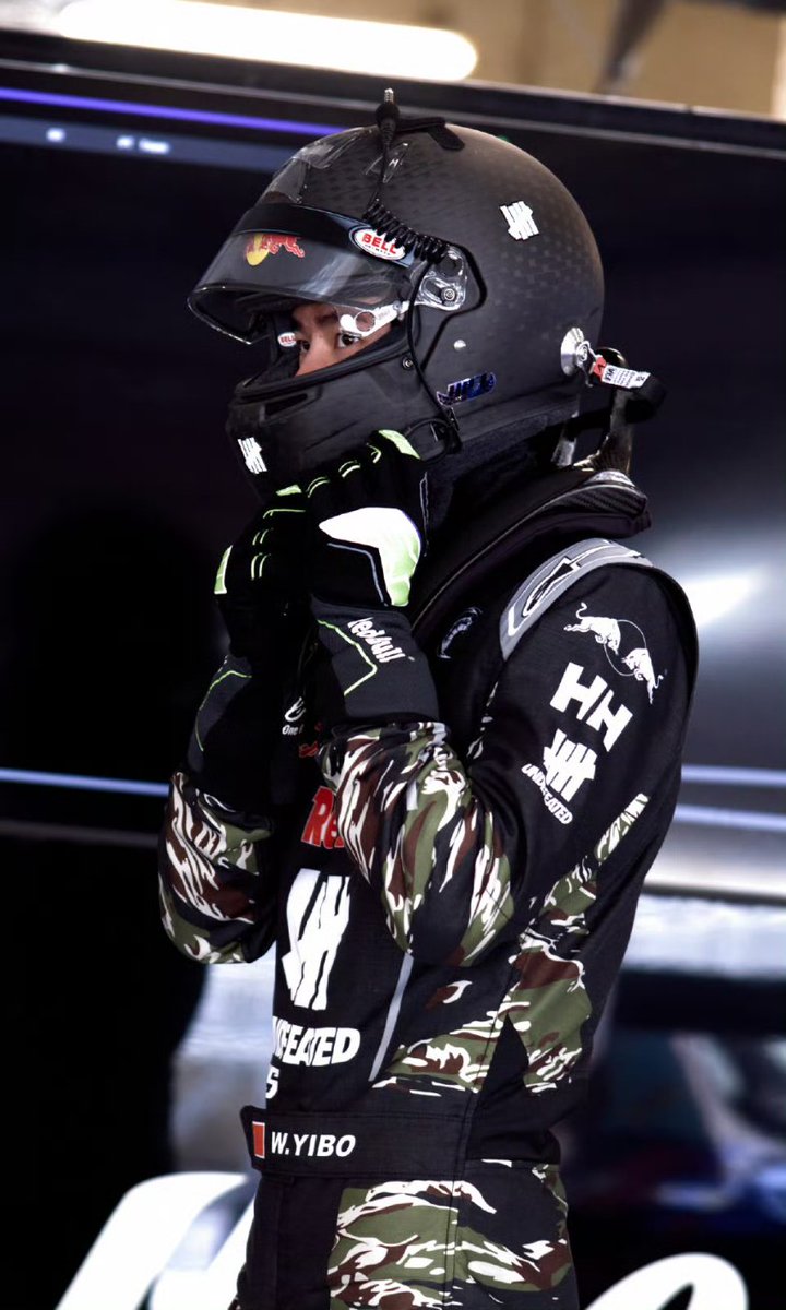 Wang Yibo • 王一博 • WYB 💚 Rose tweet media