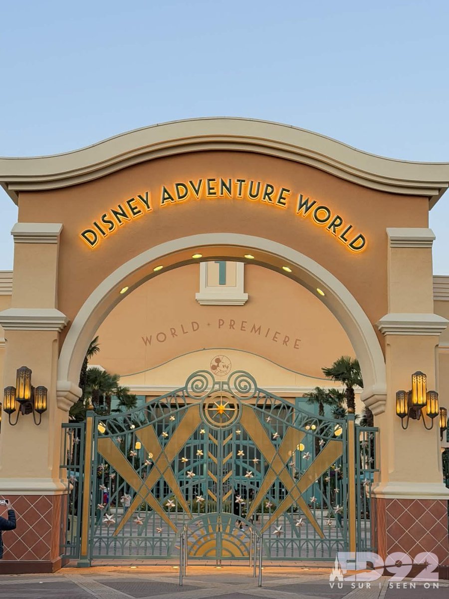 ED92Magic's tweet image. Good morning!
Today is the day Walt Disney Studios becomes Disney Adventure World!

New lettering has been unveiled and the new medallion has been installed at the gates✨