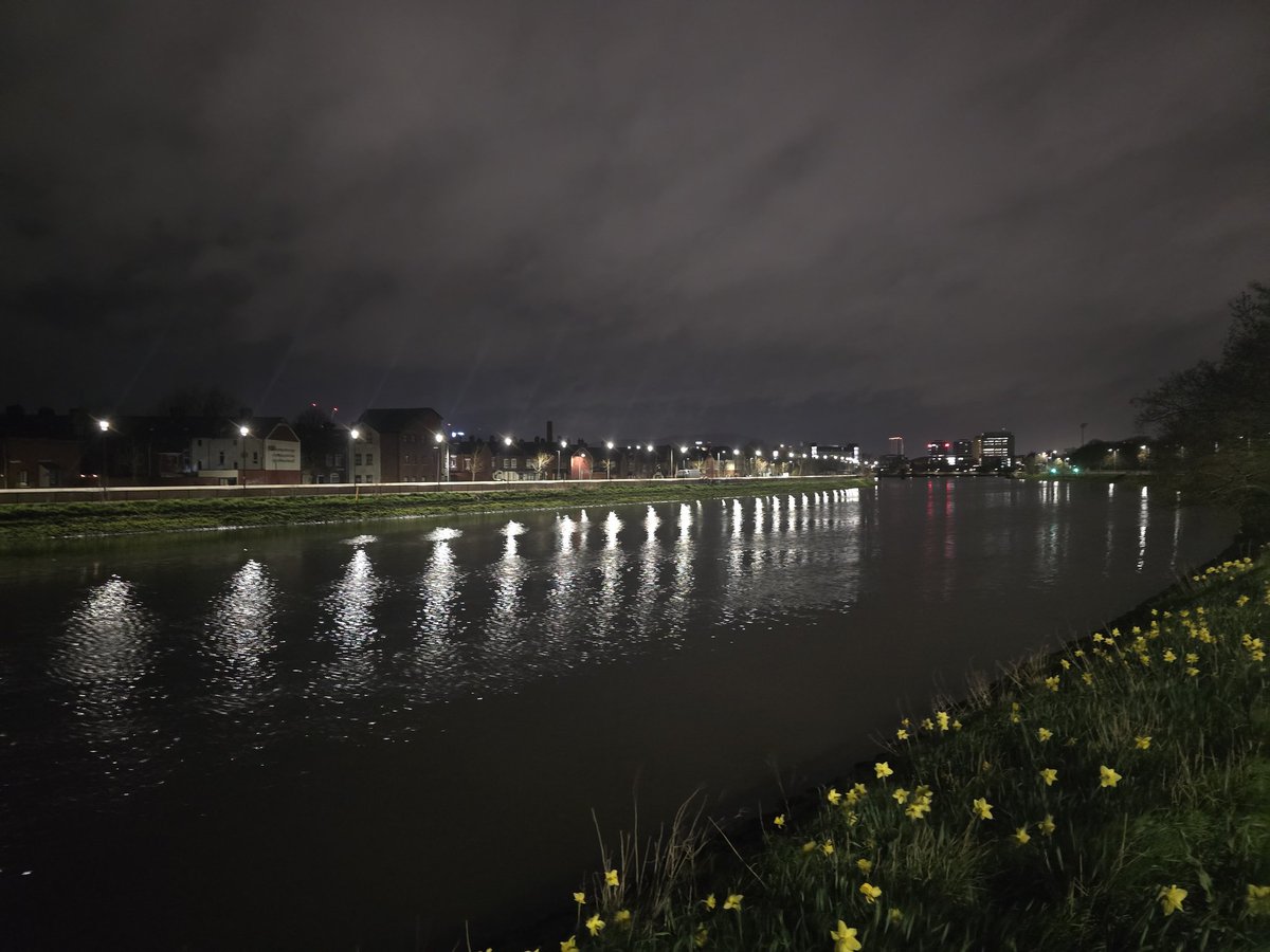 jmallon16's tweet photo. Early morning Ormeau Embankment river Lagan @barrabest @utvweather @WeatherCee @barbara_utv @Louise_utv @geoff_maskell @U105radio @bbcniweather @herobelfast @StormHour @WeatherAisling @SportyNeesy https://t.co/aExraIN0xB