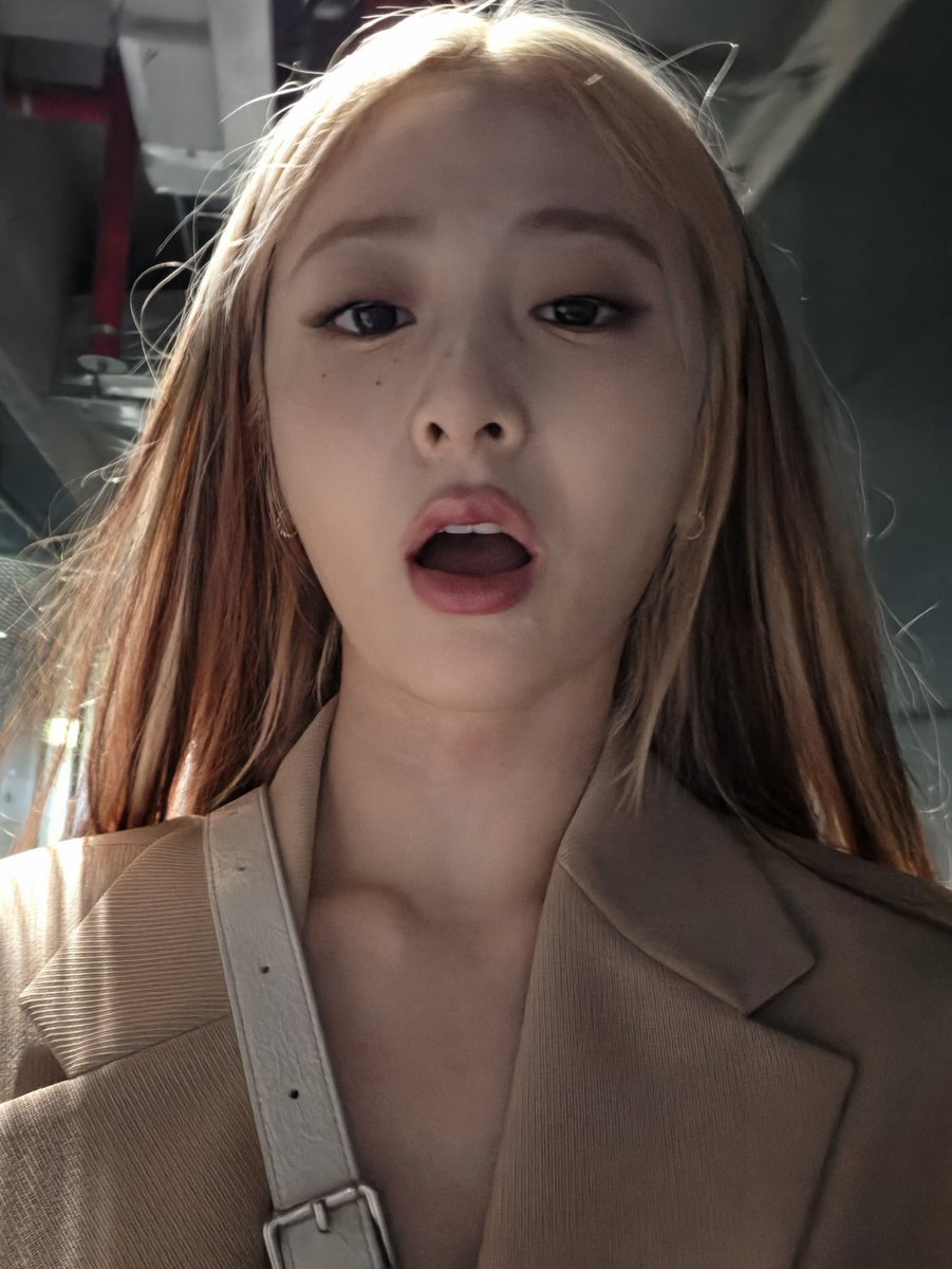 le sserafim pics tweet media