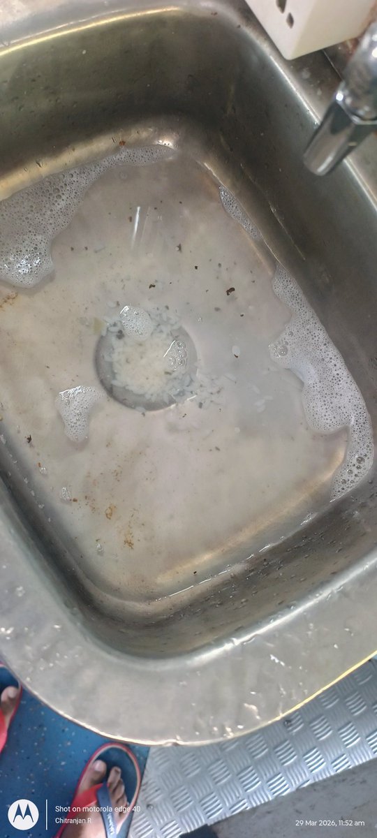 chitranjan7915's tweet photo. #02
Despite multiple complaints to housekeeping, no action has been taken.
We are patients (UTI, kidney &amp; eye issues) and are advised to drink water, but due to unhygienic conditions, we are unable to follow medical advice.

@IRCTCofficial @RailwaySeva @GM_CRly @drm_bpl https://t.co/GMH3u9bt0X