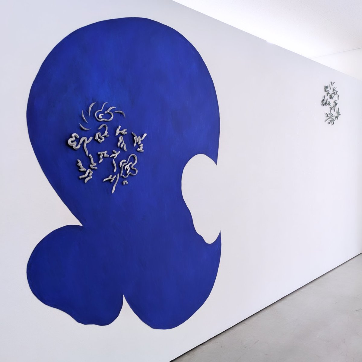 長尾浩幸先生の退任記念展「旅する光線 Travering Ray」を拝見しました。
版画や絵画から、写真、映像、さらには展覧会の企画運営など幅広い作品や活動記録、とても見応えのある展示でした✨️
4月12日(日)まで。
来週4日(土)には、トークショー、交流会があります！
seian-fineart.jp/traveling-ray/
