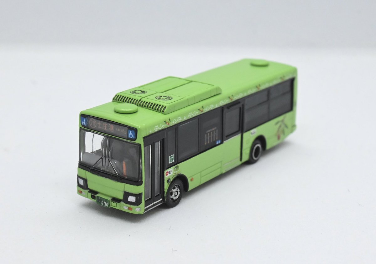 igcc0700's tweet photo. 小豆島オリーブバス エルガミオを制作しました。オリーブ柄を始め、車体の綺麗な淡い色をなんとか再現しました。実車は個体差が多いので一部混ぜてあります。作っているとまた乗りたくなって来るバスです。
個人的に自然を感じられる色のバスも好きなので、これからも作っていきたいところ✨
#バスコレ https://t.co/cmkoLB3ZOV