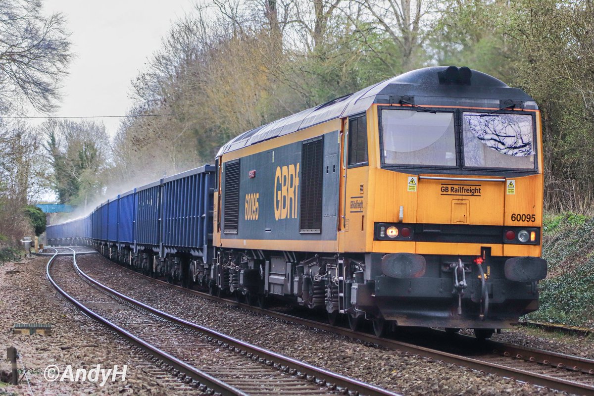 holtona72's tweet image. A second #SandTrainSaturday pic yesterday thanks to the booked wait at PBO. After seeing 6M89 at Whittlesea I was able to get it again at Ketton foot crossing, 60095 'Whernside' powering through #Rutland with her train of Norfolk sand bound for St. Helens via Chaddesden. 28/3/26