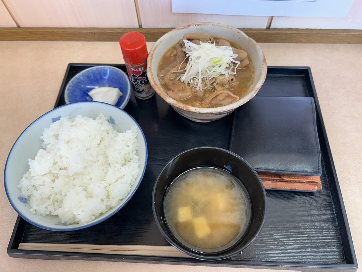 kame_junk's tweet photo. 2月13日13:30初訪問

もつ大盛定食　ご飯普通 950円

混雑避けでゆっくり来たら次の客でご飯終了でギリセーフ

もつは柔らかく味が染み込み超美味

夜はテイクアウトのもつ煮と道の駅みかもで購入した惣菜で晩酌

#栃木市藤岡町
#もつ煮専門店
#菜嘉村
#Twitter晩酌部
#ツイッター晩酌部
#X晩酌部 https://t.co/EuaeNrAsl2