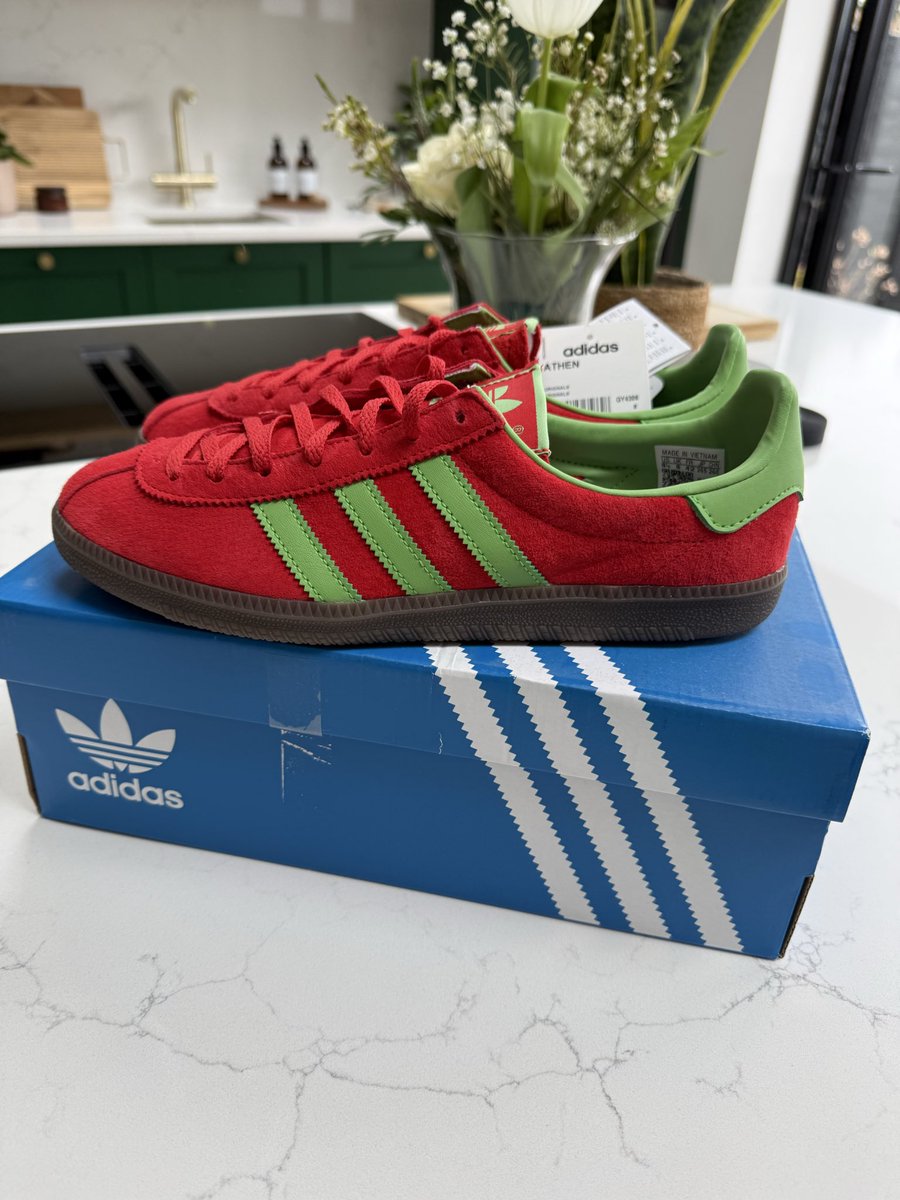 chompy77's tweet photo. @adiFamily_ Afternoon all have a pair of Athen size 8uk 9/10 as tags are in shoe unworn £50 tyd sent double boxed anymore info needed just ask thanks all https://t.co/ICGRlb8AJA