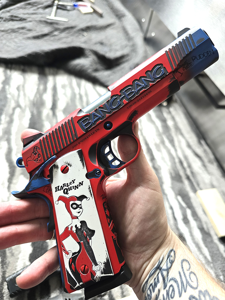Firearms_Depot's tweet image. Chaos meets craftsmanship. 💥
A Harley Quinn–themed 1911 built for a true agent of mayhem — but the real question is… is it worthy of Harley Quinn herself? 🎭
Mad style. Deadly precision.
#HarleyQuinn #1911 #CustomBuild #MasterOfDisaster