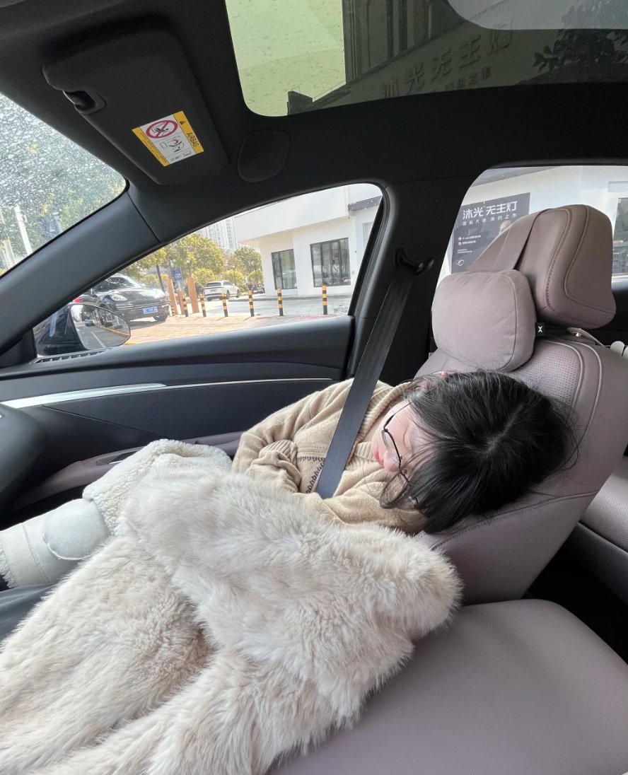 DestinyCung's tweet photo. 我的副驾驶有这么好睡吗 一上车就睡 难道是因为我给你下了东西的原因吗有人能告诉我为什么吗 #迷玩 https://t.co/2VFoQI4aim