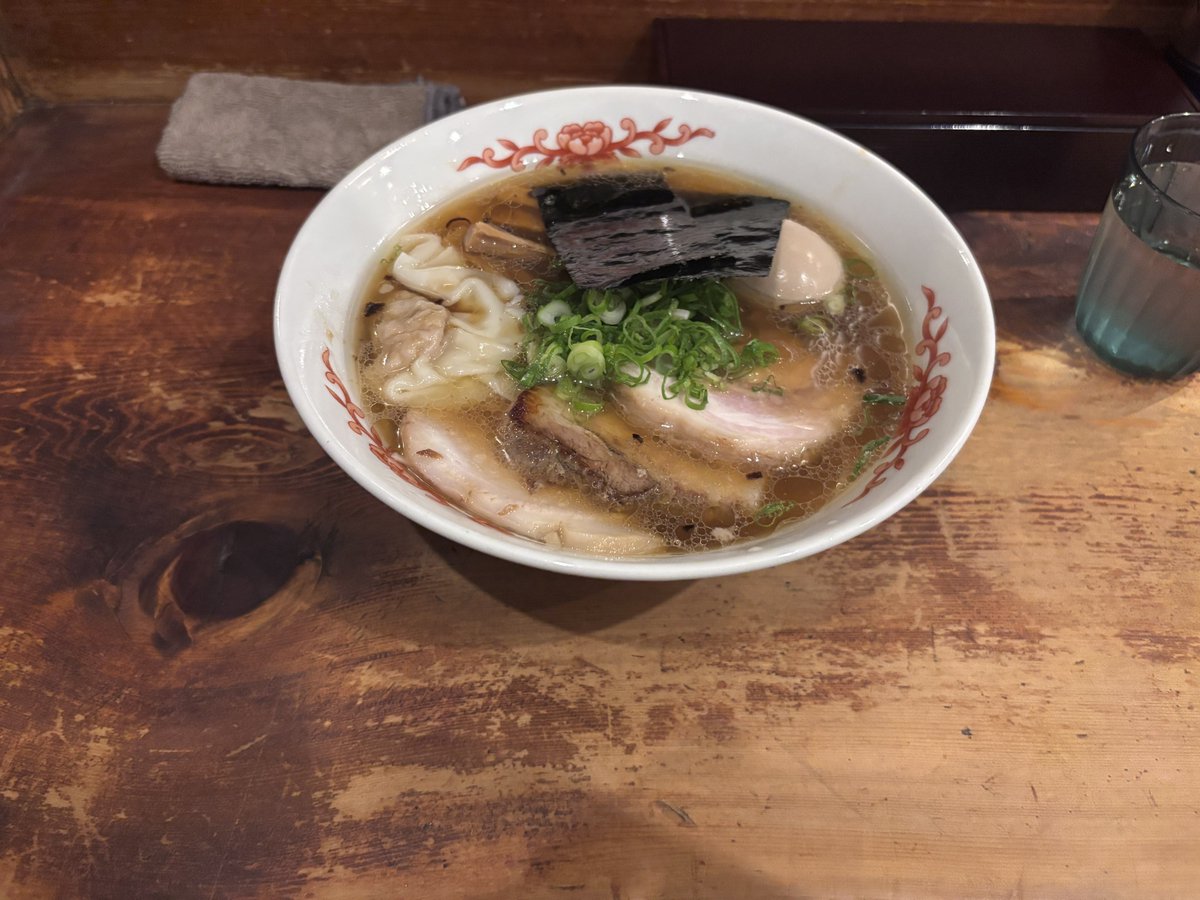 なんぞ
〇得醤油ソバ
以前食べた時よりそれぞれの要素がしっかりくっきりしてて美味しかった！