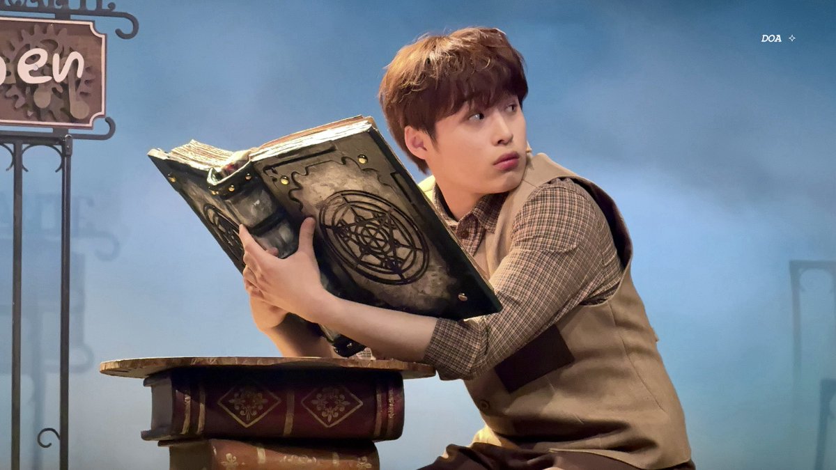 aboutdoa's tweet photo. 260329 🌙 뮤지컬 너를 위한 글자 📚 스페셜커튼콜 - M4. 첫번째 글감: 소나기 

투리 役 #강병훈 https://t.co/gUGJj45IQl