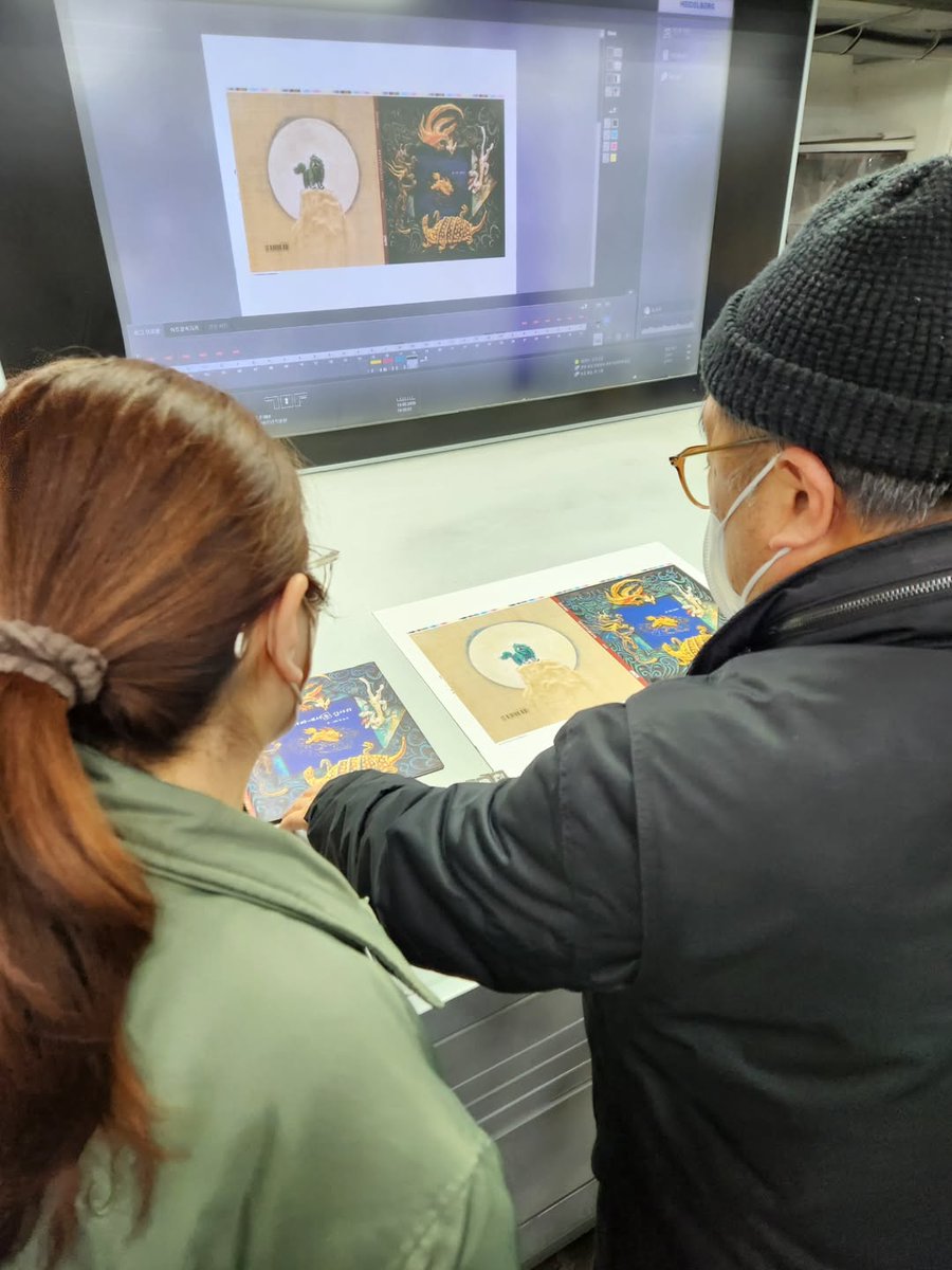 초방책방 tweet media