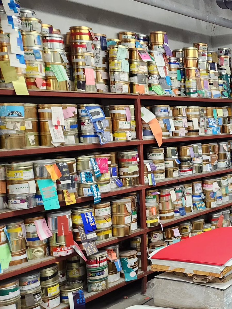 초방책방 tweet media