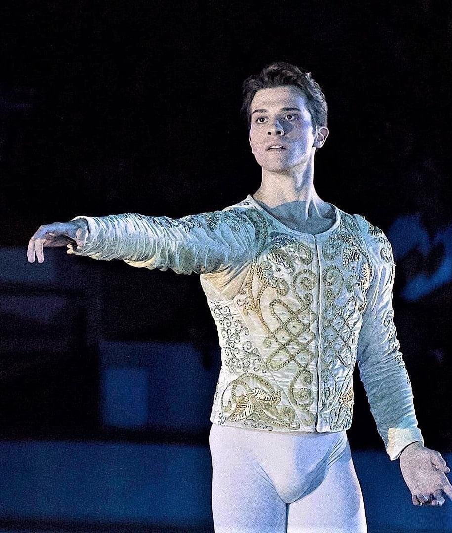 Hot Guys in Costume tweet media