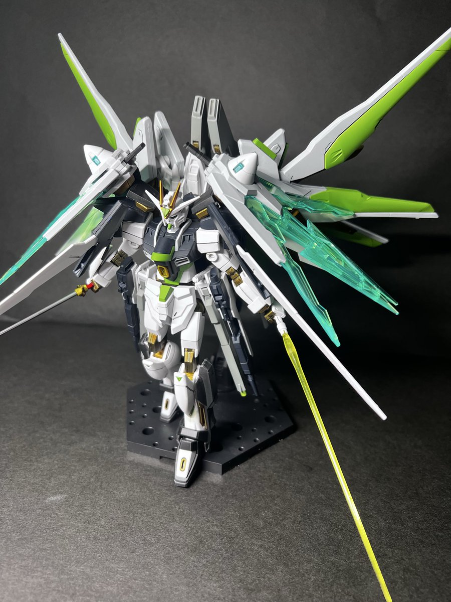 zenmax_z's tweet photo. 1年以上前に仮組みしてたミキシング機体を色塗って仕上げました！
デカールも準備してたけど、断念しちゃった、、、
でも、デカールなくても出来上がりみるとかっこよくできたんじゃないかなって思ってます( *´꒳`*)
#ガンプラ https://t.co/X32FEXOqEO