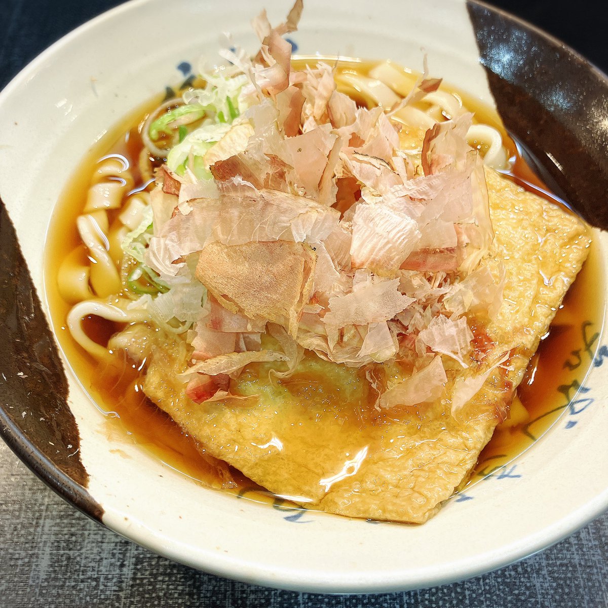 ファイナルライブツアー愛知ありがとうございました！！全てのショーも企画もトークもたのしかった〜！！✨✨
激激激混みの名古屋駅新幹線ホームできしめんチャレンジ成功したので帰ります！！！