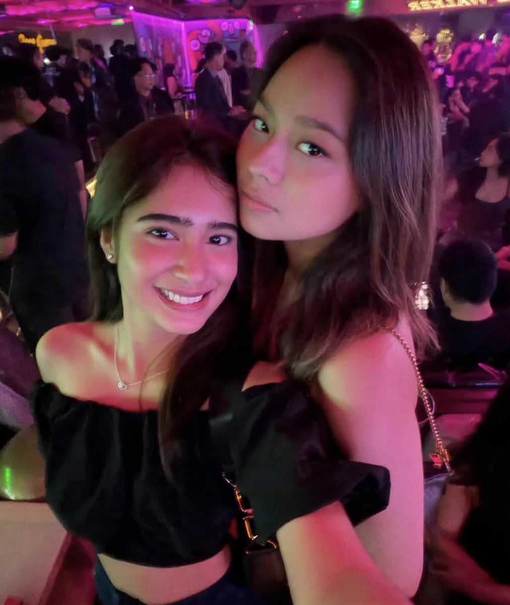 ❦. 🪭 tweet media