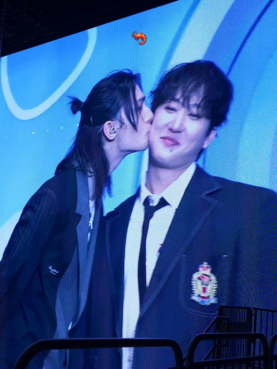 lesbian changbin tweet media