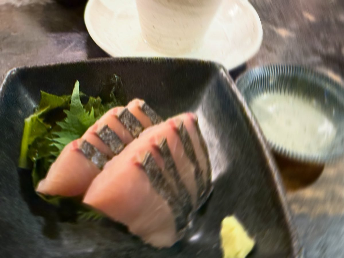 ebizou88's tweet photo. サワラ釣りに行ったのに、釣れなかったので😅釣り魚居酒屋で、サゴシ刺身✨✨ https://t.co/9Is2hx8zT4