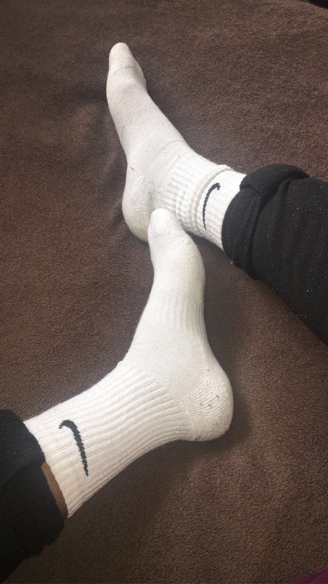 malefeetworld_'s tweet photo. white socks 🥰 https://t.co/PrnMnHrB4h