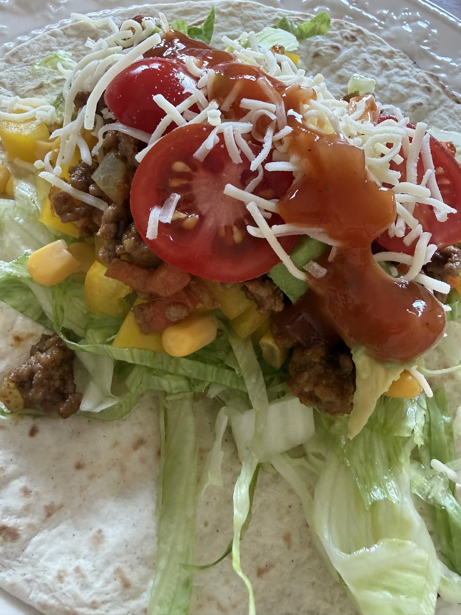 今日はお家でスイーツ会！
お昼はタコス🌮
その後はみんなで
持ち寄ったスイーツを堪能しました🎵

手作りマロン入りパウンドケーキ
ホノルルクッキー🍪
カヌレ(4等分🤣)
緑色のルバーブジャムを塗ったパン
釜あげわらび餅

と豪華なメニュー🤩
美味しいもの食べていっぱい話して
最高の休日でした🧡