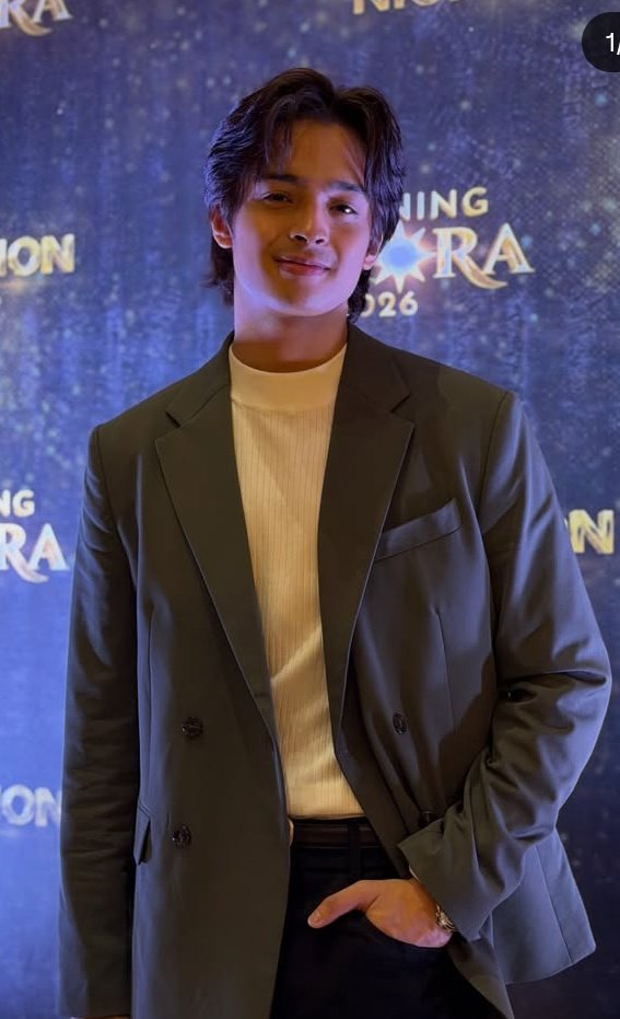 takiemeh_'s tweet image. Ika eighteen na ang tag

KDelivers IN SHORT FILM

#OneKO
#WhatElseKD
#KDEstrada