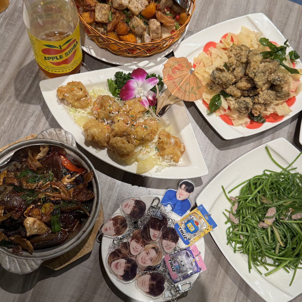 체리.. tweet media