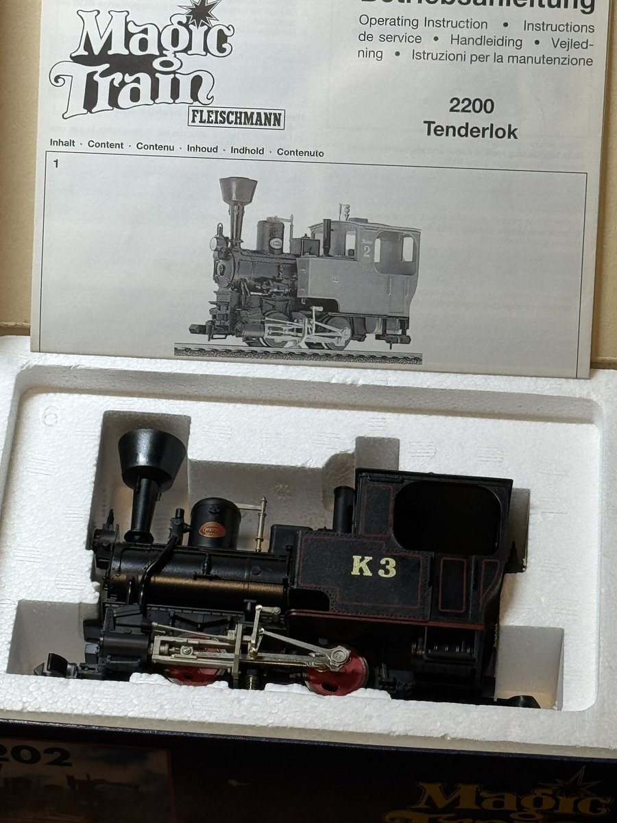 IbukiModel's tweet photo. 鉄道模型っていうのはねシンジ君、
気がつくと増えている、そういう物なんだよ。
そんな感じで #FLEISCHMANN の #MagicTrain がまた増えてしまいました♪ https://t.co/GC8L0K36ch