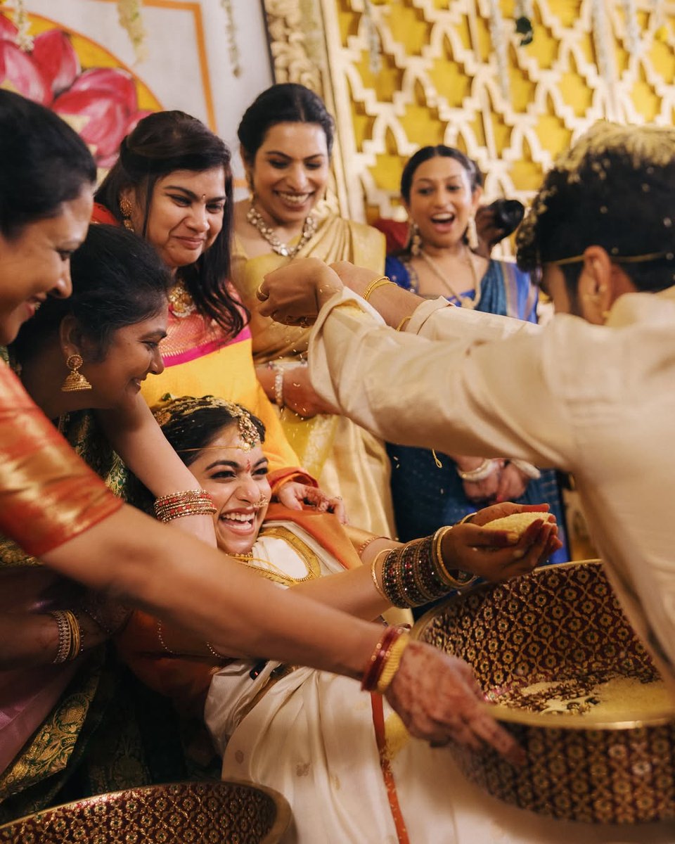 HydTimes's tweet image. Just married 💫

Punarnavi Bhupalam shares heartwarming glimpses from her wedding with beau Shiva.

#PunarnaviBhupalam #BiggBossFame #WeddingVibes #JustMarried #Tollywood #CelebrityWedding