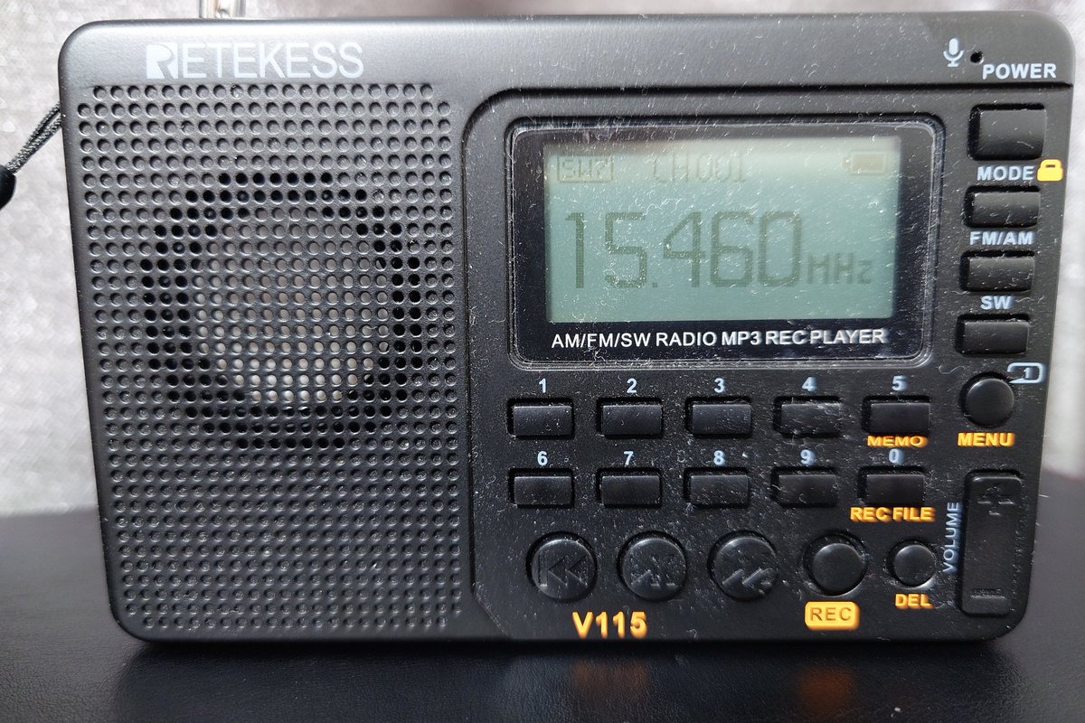 MT1063's tweet photo. 今宵も始まりました📻
一番奥の寝室でもしっかり入感しております。

聞き終えたらおやすみなさい=͟͟͞͞ (¦3[▓▓]

#フレンドシップラジオ　#KTWR 
#RETEKESS #V115 #ラジオ https://t.co/3Xa8qAgf00