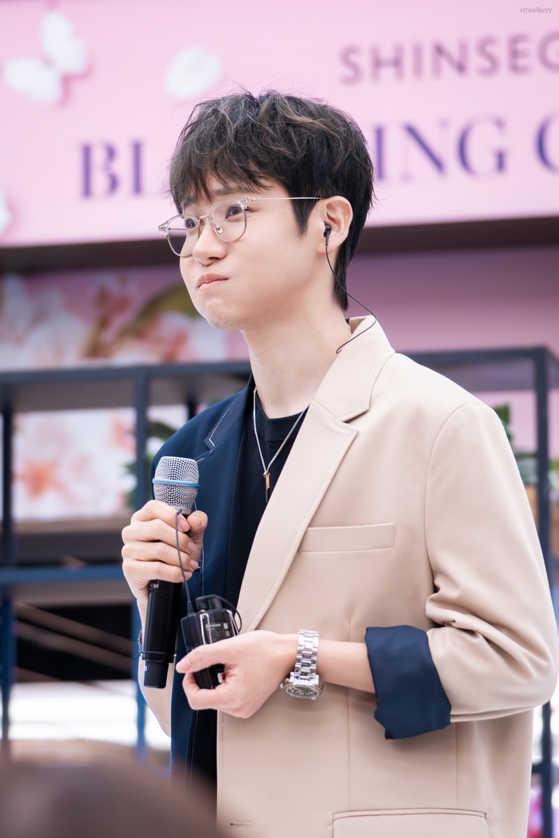 ꜱᴛʀᴀᴡʙᴇʀʀʏ tweet media