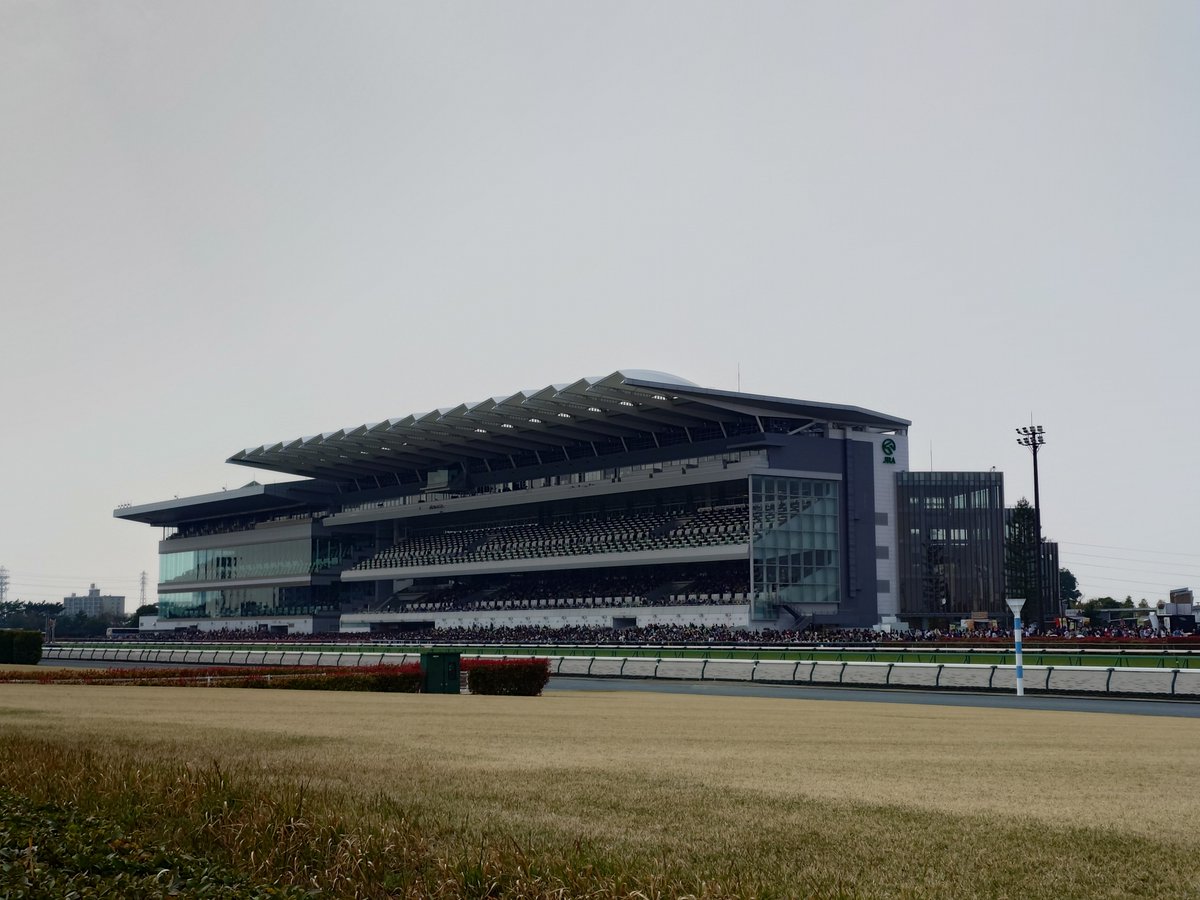fulraria's tweet photo. 🐴本日のウマラリア
桜咲く陽気の桶狭間での電撃戦。第56回高松宮記念(G1)に行ってきました。
1枚目：勝馬サトノレーヴのレース直後
2枚目：パドックでのサトノレーヴとルメール騎手
3枚目：7Rのラスト400m
4枚目：中京競馬場メインスタンド
サトノレーヴは同レース2連覇。おめでとうございます！🐴 https://t.co/8juBI5Mn5Z