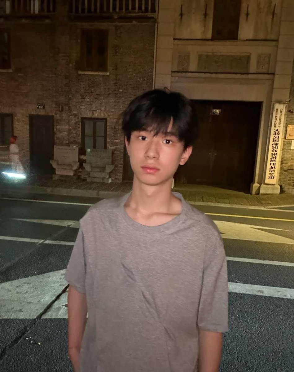 男高小易 tweet media