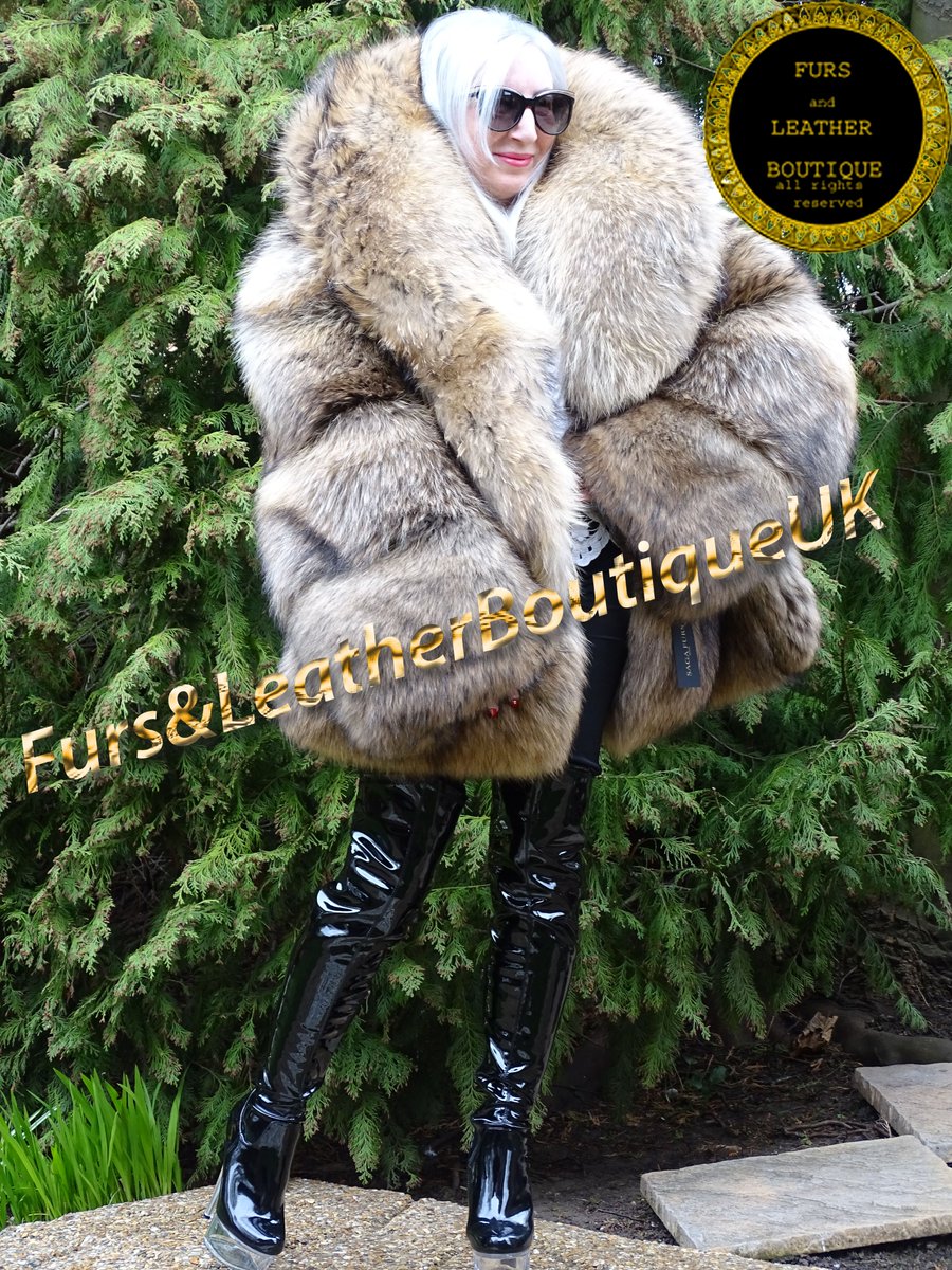 LauraJanz5's tweet image. Turn heads in luxury — NEW SAGA GOLD HONEY FINNISH RACCOON FUR BOMBER JACKET (3XL). Unisex, extreme volume, SAGA FURS royal-quality pelts in a rare honey-gold tone .Limited stock — only one available. Shop now: wix.to/KuJwFbL #LuxuryFur #SagaFurs #BomberJacket #FurCoat
