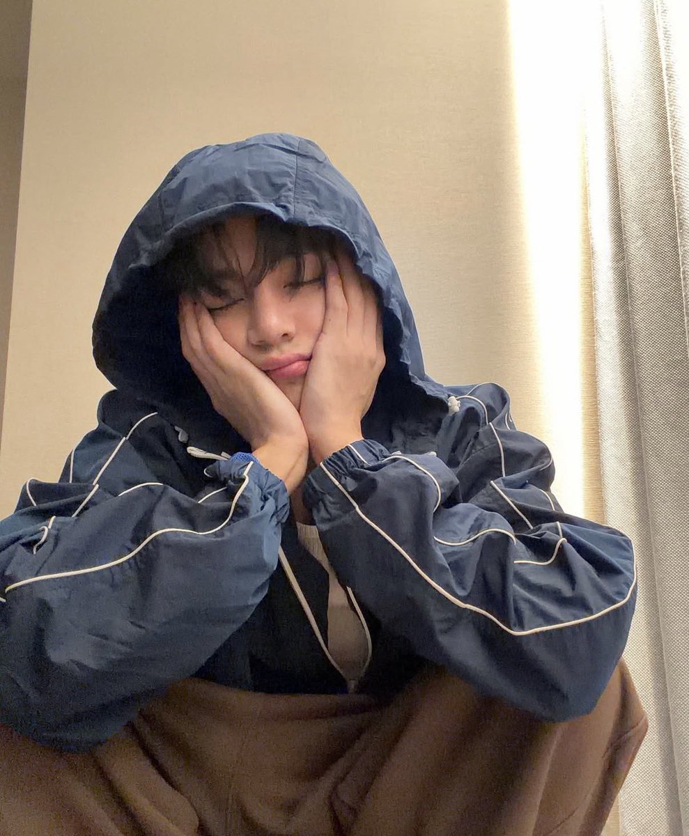 jula⁷ is seeing bts! tweet media