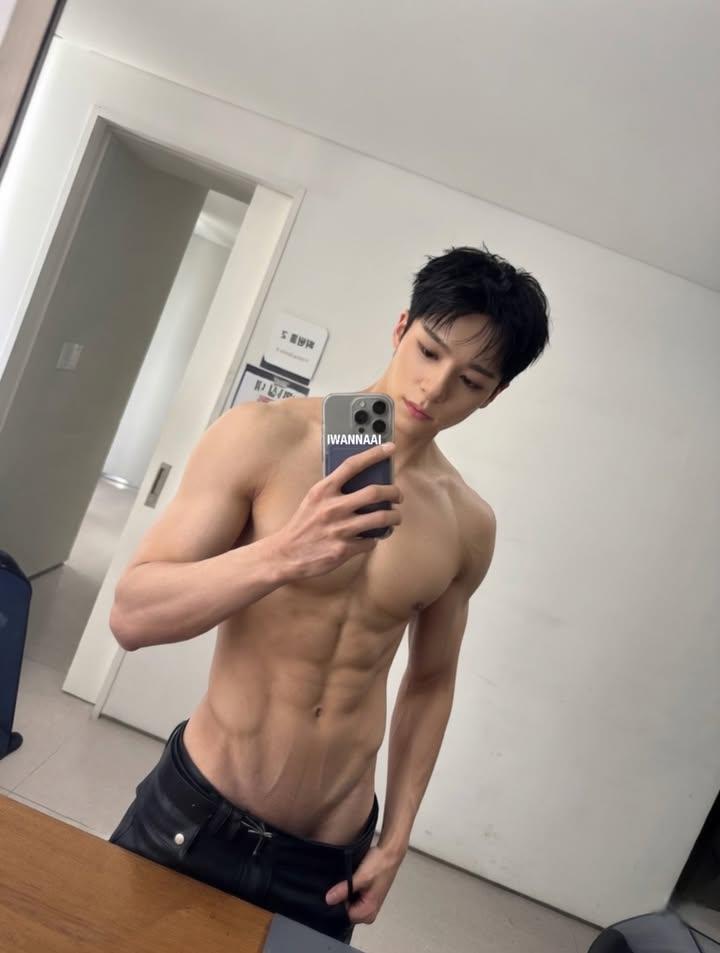 RTKKPOPsNSFW's tweet photo. Jeno - NCT DREAM
(1/2) https://t.co/mhxkPj6FZX