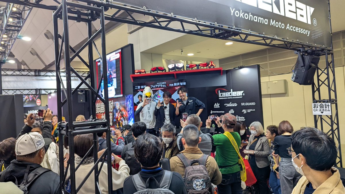 GC8_crazy's tweet photo. よく視聴しているフォアグラさんと二宮祥平さんがカエディアブースで対談しておりました👍
#東京モーターサイクルショー
#フォアグラさん
#二宮翔平さん https://t.co/lOsqtXoefq