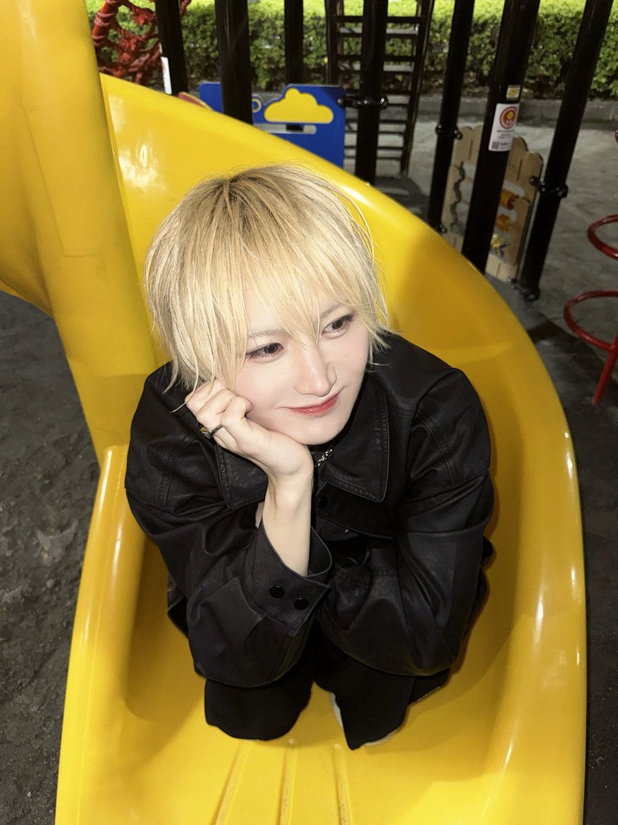 えいじ tweet media