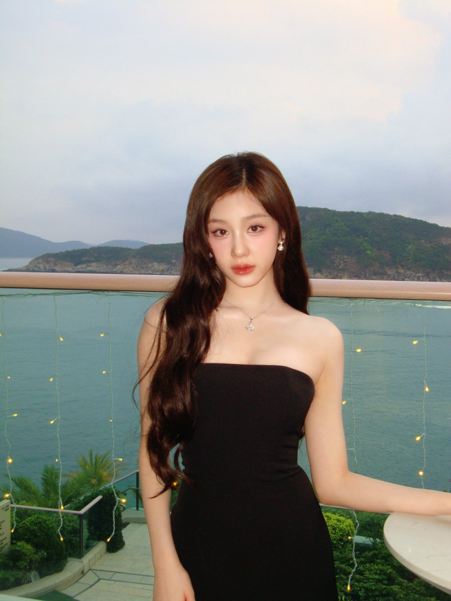 █▀█▀█ █ ▀█▀ ▞▚ tweet media