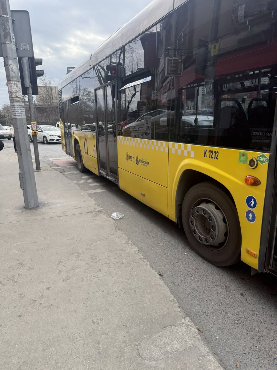 Resmi kurum araçlarıda bunu yapıyorsa biz ne yapalım ? <a href="/iettdestek/">İETT Destek</a> burası bir yaya geçidi. Ama geçemiyoruz , sizce neden ?