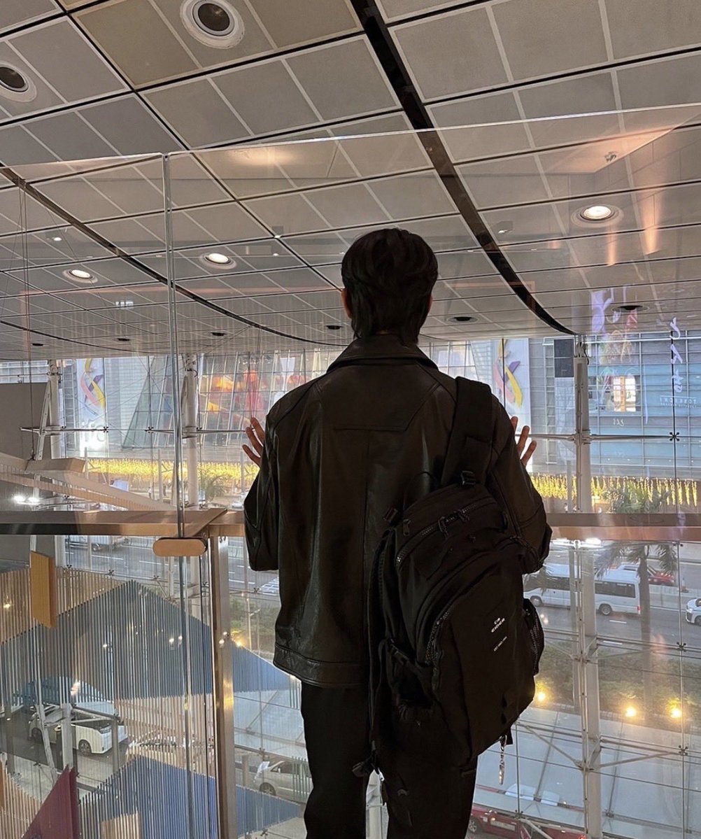 늦깎이 tweet media