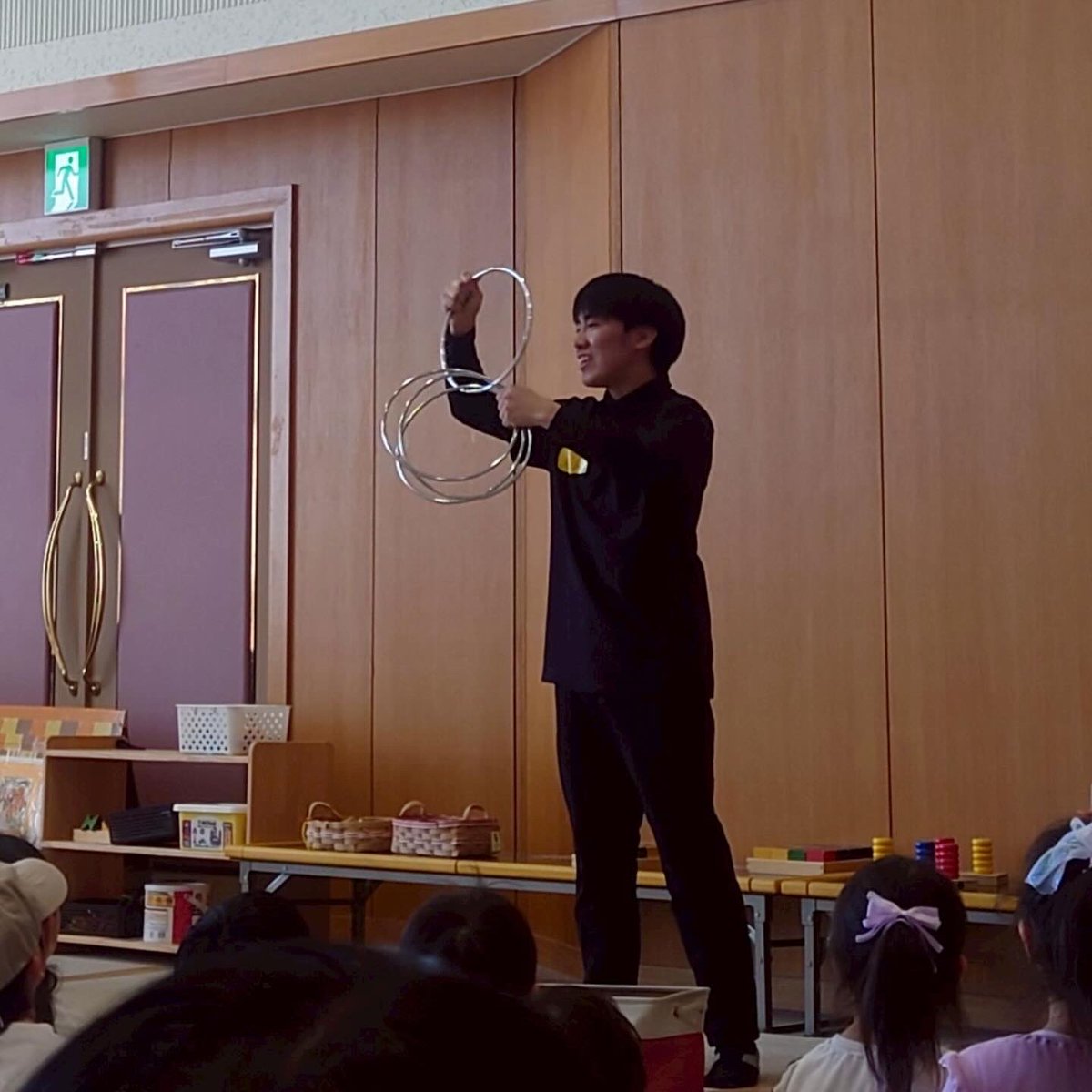 husm_magic's tweet photo. ご依頼をいただき、3/27（金）に引佐子育て支援広場でのマジックショーに参加してきました🪄
たくさんのお子さんに楽しんでいただき、とっても嬉しかったです✨
引佐子育て支援広場さん、ありがとうございました🥰
これからも部員一同、パフォーマンスの練習頑張ります！
#浜松医科大学 #奇術部 https://t.co/JD6PDBswUQ