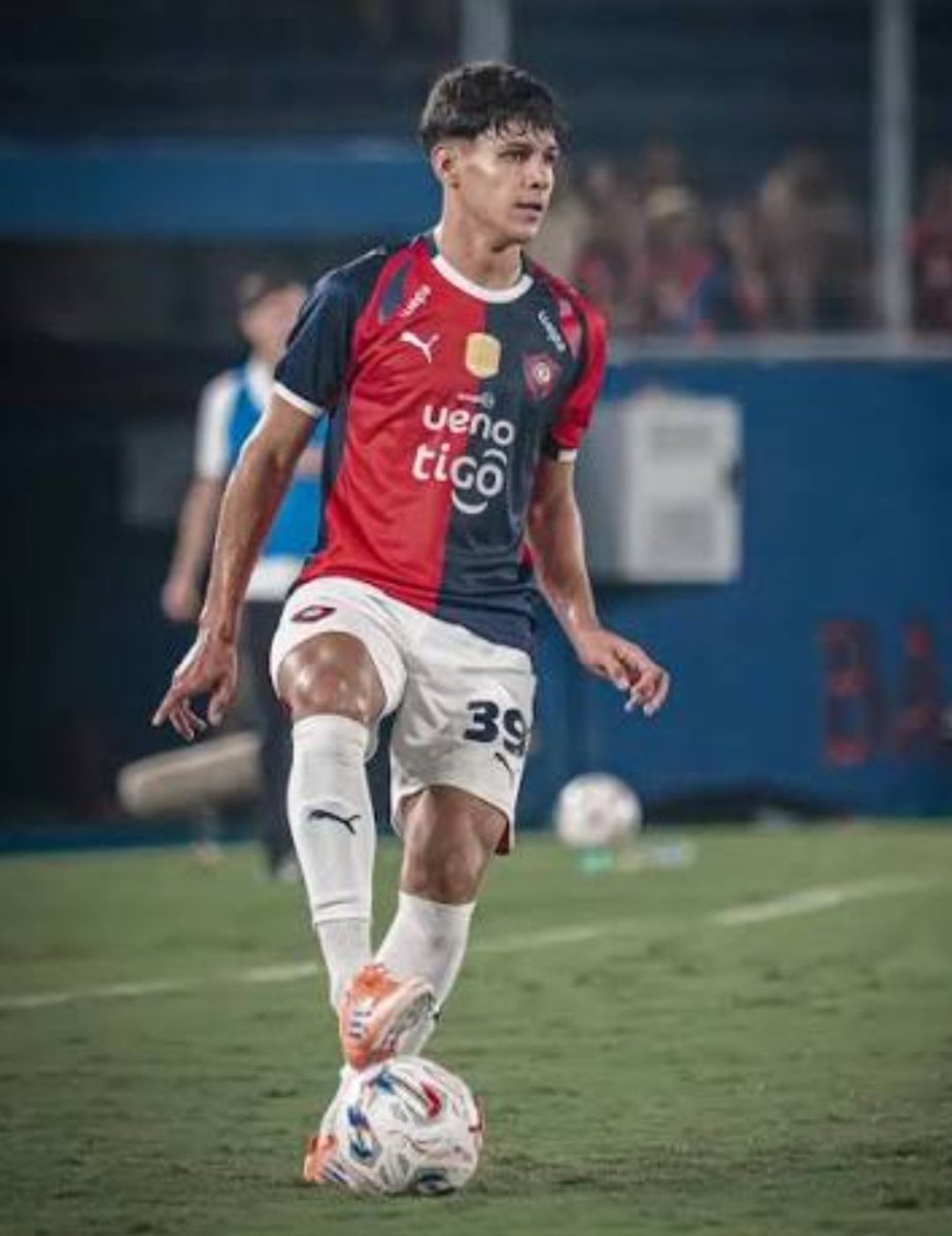 EVOLUCIONA BIEN

El futbolista de Cerro Porteño, Josué Servín, fue internado en un sanatorio capitalino tras el golpe que sufrió en el juego ante San Lorenzo. 
Se espera que pueda ser dado de alta en las próximas horas. 

#HayFutbolpy