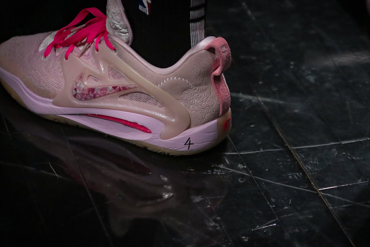 なべたᙏ tweet media